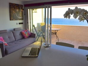 Living area - Traumwohnung mit Meerblick und Gemeinschaftspool by Interhome (Maspalomas)