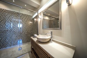 Shower, hair dryer, towels, soap - Sea front * 1 km to the beach * Ideal for family (Chorafakia)