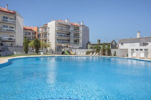 Pool - Apartment 'Campo Mar - T1 Com Piscina' with Sea View, Wi-Fi and Air Conditioning (São Martinho do Porto)