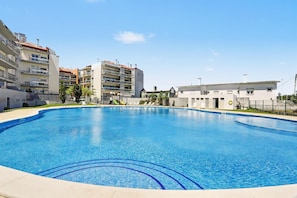Pool - Apartment 'Campo Mar - T2 Com Piscina' with Shared Pool, Wi-Fi and Air Conditioning (São Martinho do Porto)