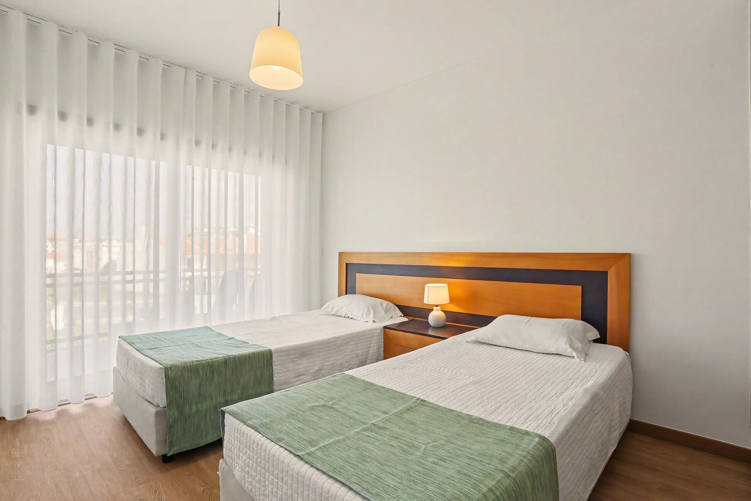 2 quartos, ferros/tábuas de passar roupa, Wi-Fi, roupa de cama