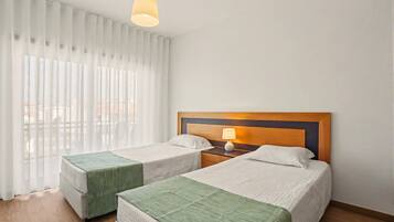 2 quartos, ferros/tábuas de passar roupa, Wi-Fi, roupa de cama