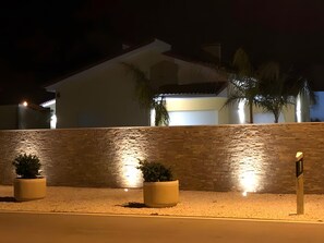 Exterior - Villa 'Campo Mar - Golden House' with Private Pool (São Martinho do Porto)