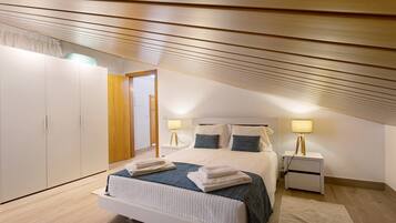 5 habitaciones, tabla de planchar con plancha, wifi y ropa de cama