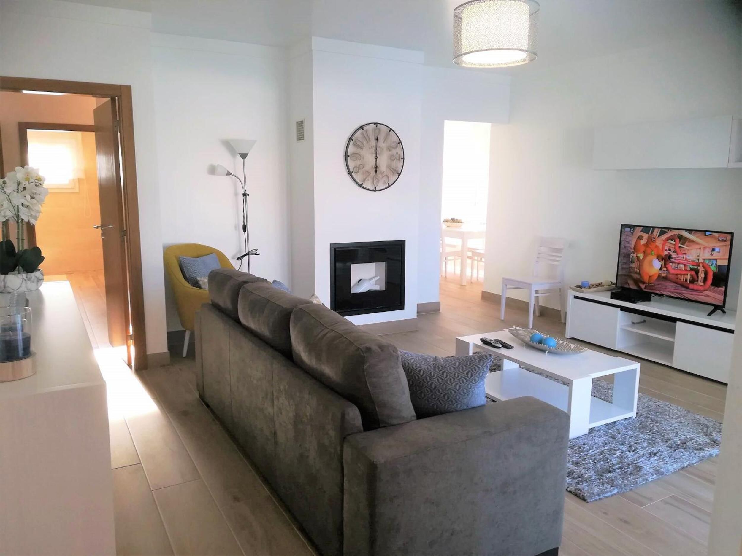 TV, fireplace, ping pong