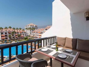 Outdoor dining - Parque Santiago II by Interhome (Playa de las Américas)