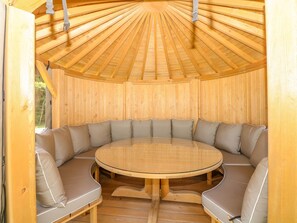 Outdoor dining - Pillars (Barnstaple)