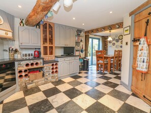 Dishwasher, cookware/dishes/utensils - Pillars (Barnstaple)