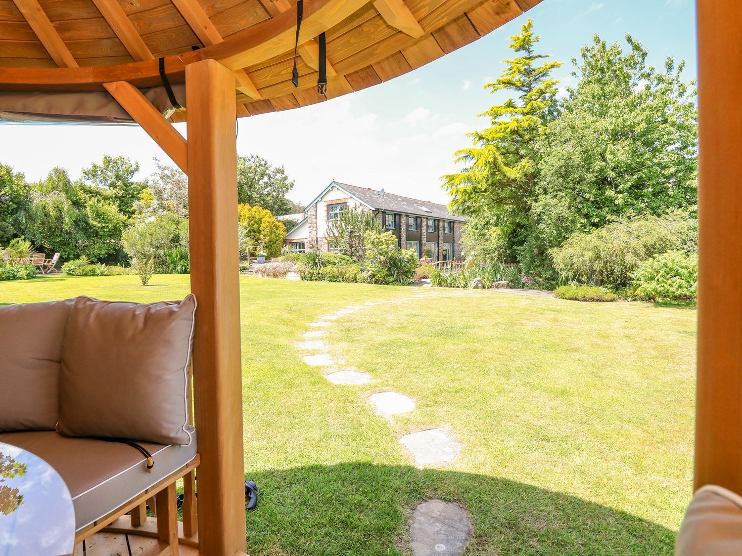 Khuôn viên nơi lưu trú