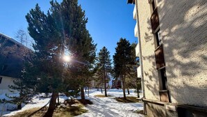 A snow-covered courtyard with trees and a building. - Pleasant stay in La Salle-les-Alpes for 4 people (La Salle-les-Alpes)