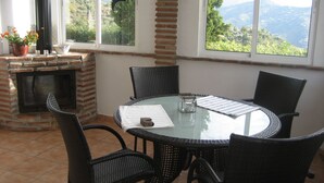 Dining - Casa Palmeras in Sayalonga mit Gepflegtem Garten by Interhome (Sayalonga)