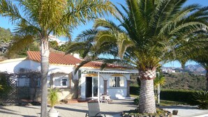 Exterior - Casa Palmeras in Sayalonga mit Gepflegtem Garten by Interhome (Sayalonga)
