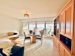 TV - Apartment with sea and garden view in La Rochelle (La Rochelle)
