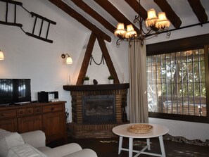 TV, fireplace - Finca Angarilla mit privatem Pool by Interhome (Competa)