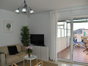 TV - Zentral gelegene Wohnung by Interhome (Competa)