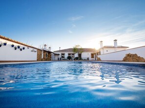 Pool - in Almodóvar Del Río mit Privatem Pool und Panoramablick by Interhome (Córdoba/Almodóvar del Río)
