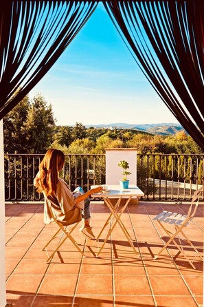 Outdoor dining - in Almodóvar Del Río mit Privatem Pool und Panoramablick by Interhome (Córdoba/Almodóvar del Río)