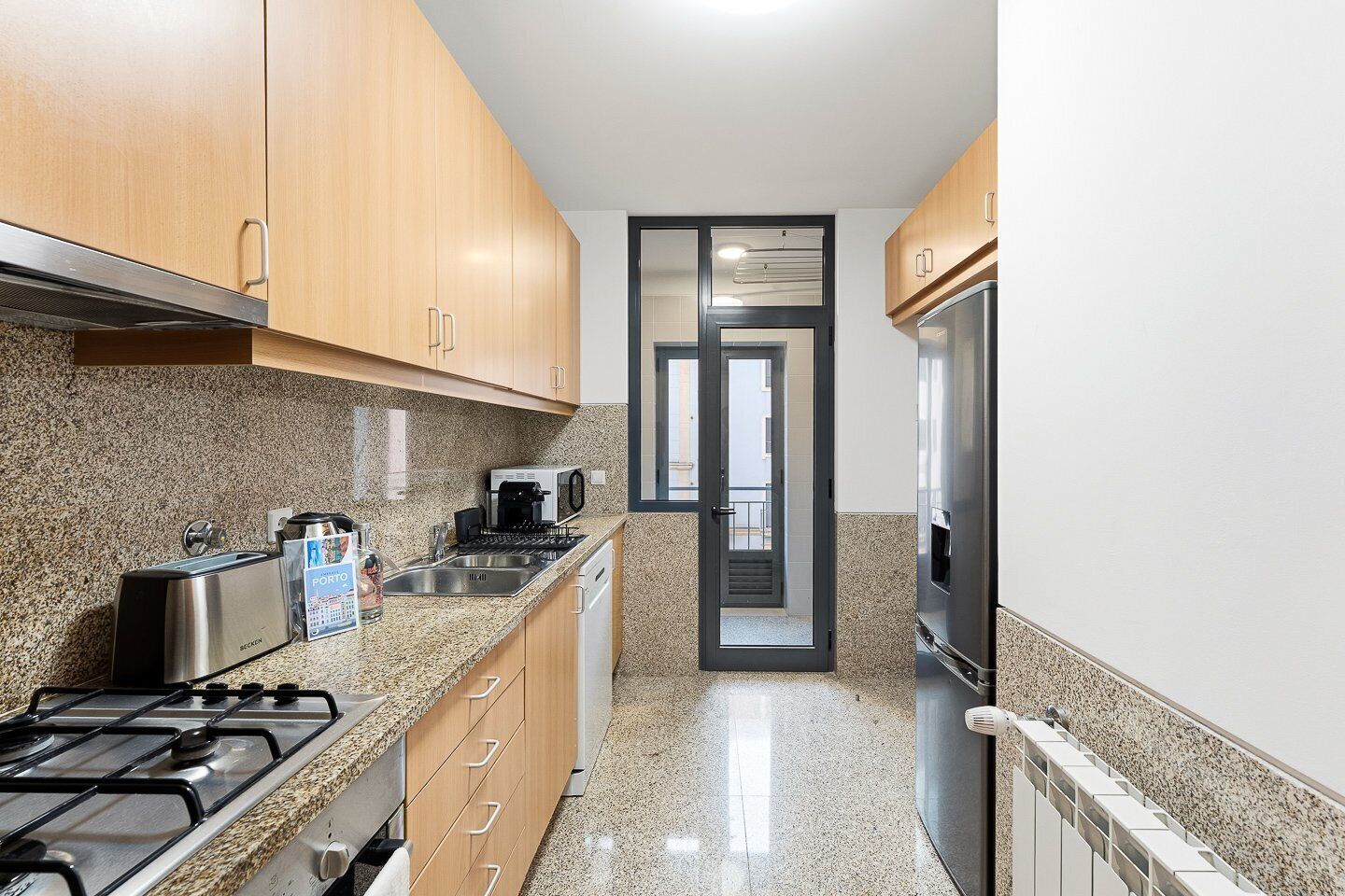 Réfrigérateur, micro-ondes, four, lave-vaisselle