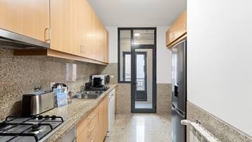 Réfrigérateur, micro-ondes, four, lave-vaisselle