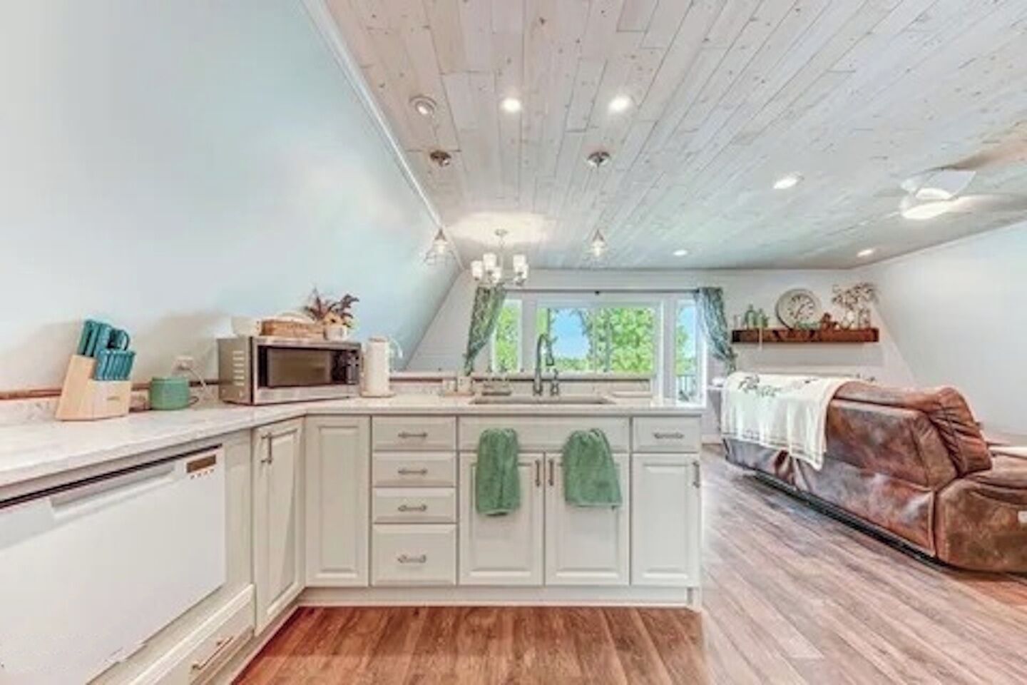 Mikrowelle, Ofen, Herdplatte, Geschirrspüler