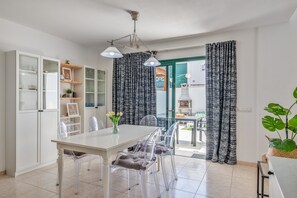 Dining - Vacation Home 'Casa Noelia' with Mountain View, Private Terrace and Wi-Fi (Playa Blanca)