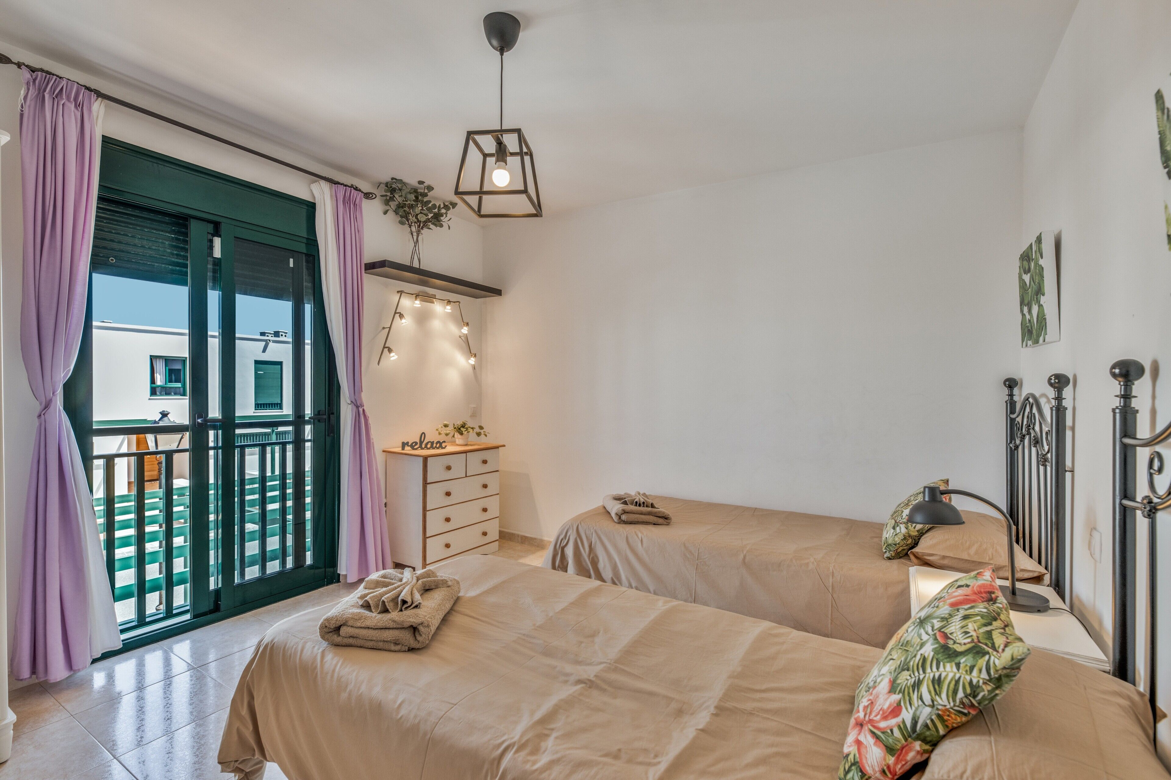 2 chambres, fer et planche à repasser, Wi-Fi, draps fournis