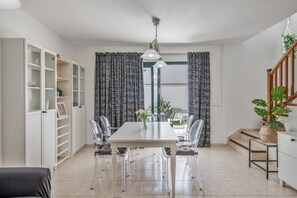 Dining - Vacation Home 'Casa Noelia' with Mountain View, Private Terrace and Wi-Fi (Playa Blanca)