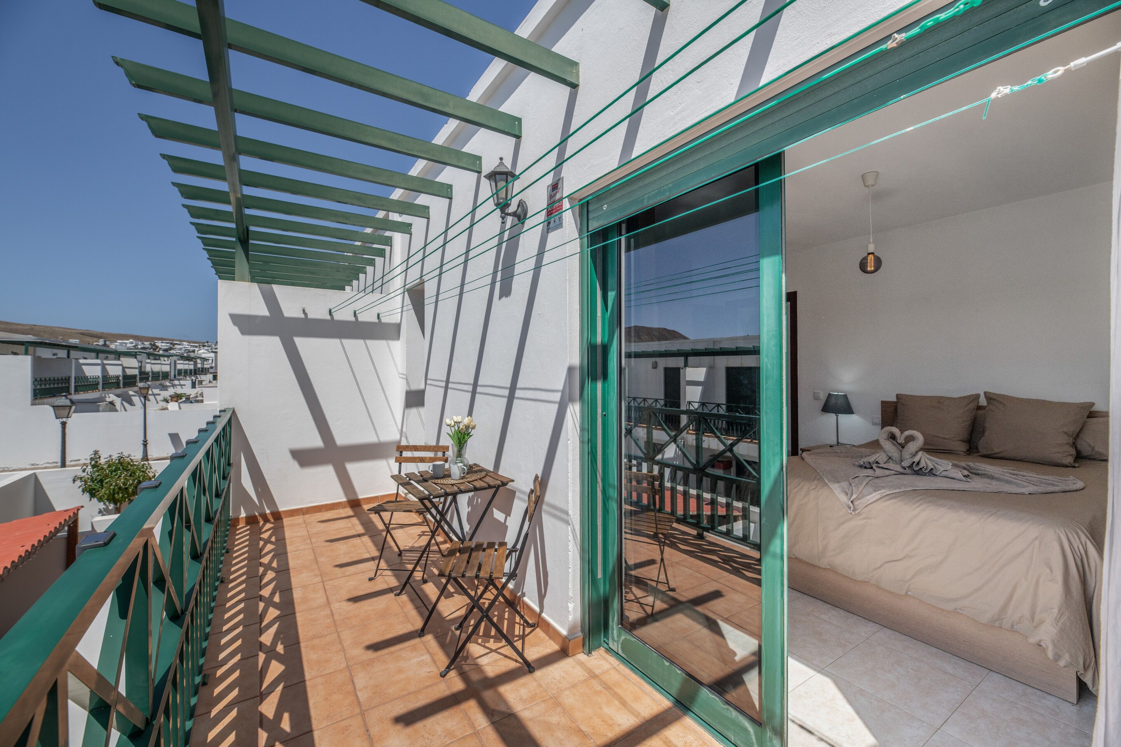 2 habitaciones, tabla de planchar con plancha, wifi y ropa de cama 