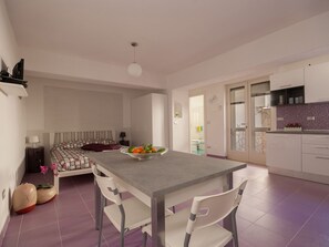 Dining - BB Rasierklingen-Bratsche by Interhome (Mattinata)