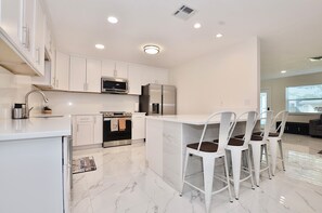 Fridge, microwave, oven, stovetop - Madison Street Retreat- Fully Renovated 4 Bedroom / 2 Bath with Game Room (Stuart)
