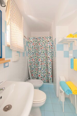 Bathroom - BB Himmlische Wolfskatze by Interhome (Mattinata)