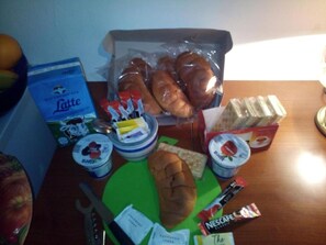 Breakfast meal - Zimmer Nr. 2 - Stockwerk Nr. 3. by Interhome (Rome)