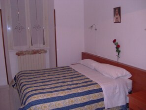 Internet - Zimmer Nr. 2 - Stockwerk Nr. 3. by Interhome (Rome)