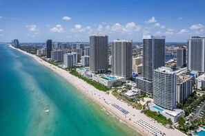Beach nearby - Lyfe Resort Ocean View | Gym, Direct Beach Access (Hollywood)