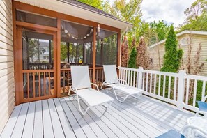Terrace/patio - Rose's Dream | Screened Porch + Loft (Ocean Pines)
