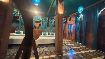 Phòng Suite Presidential, ban công, quang cảnh thành phố | Khu vực làm việc phù hợp cho laptop