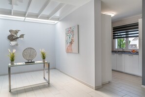 Interior - Villa Carol: Spacious Holiday Home with Mountain Views, Wi-Fi & Air Conditioning (Playa Blanca)