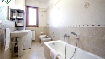 Doccia, asciugacapelli, bidet, asciugamani