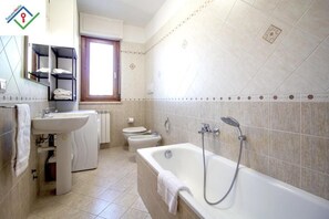 تجهيزات دش، مجففات شعر، مراحيض شطف، مناشف