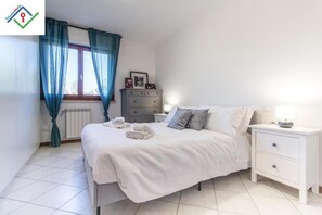 Työpöytä, silitysrauta/-lauta, vauvan matkasänky, ilmainen Wi-Fi