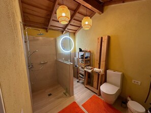 Bruser, hårtørrer, håndklæder