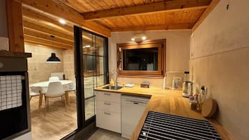 Køleskab, mikrobølgeovn, ovn, kogeplade