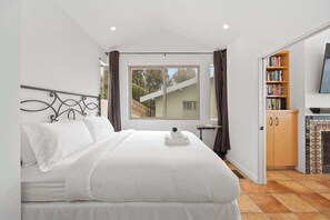 4 bedrooms, iron/ironing board, travel cot, WiFi