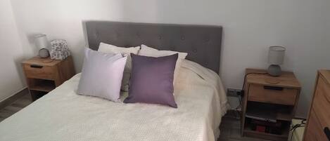 1 dormitori i roba de llit