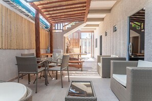 Suite | Outdoor dining - Flat 01 Quarto em Peroba AL - SH135.1 (Maragogi)