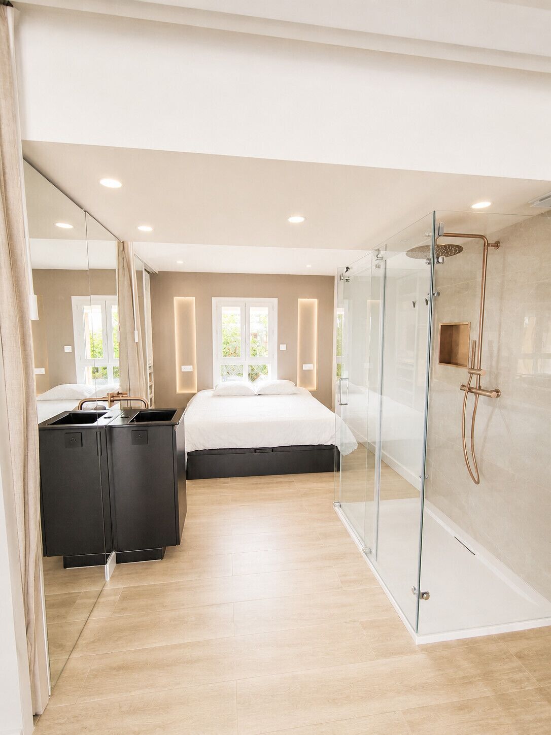 Regadera, amenidades de baño gratuitas, secadora de cabello, toallas 