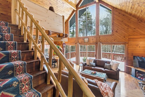 Rustic cabin pets family hiking skiing bring boat cozy