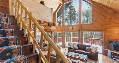 Rustic cabin pets family hiking skiing bring boat cozy