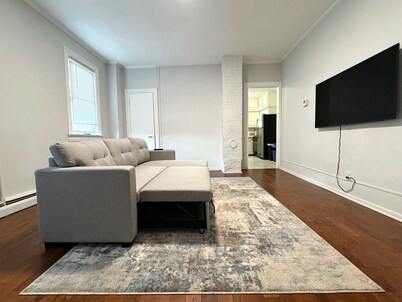 Cozy 1-Bed Unit in Trenton – Ideal for Solo Travelers, Couples, & Small Groups!