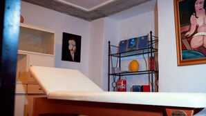 Interior - Gartenzimmer mit Alkoven by Interhome (Cellino Attanasio)